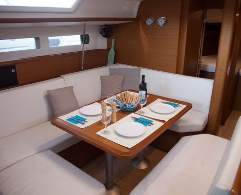 Horizontas Jeanneau Sun Odyssey 479 interior 1 small