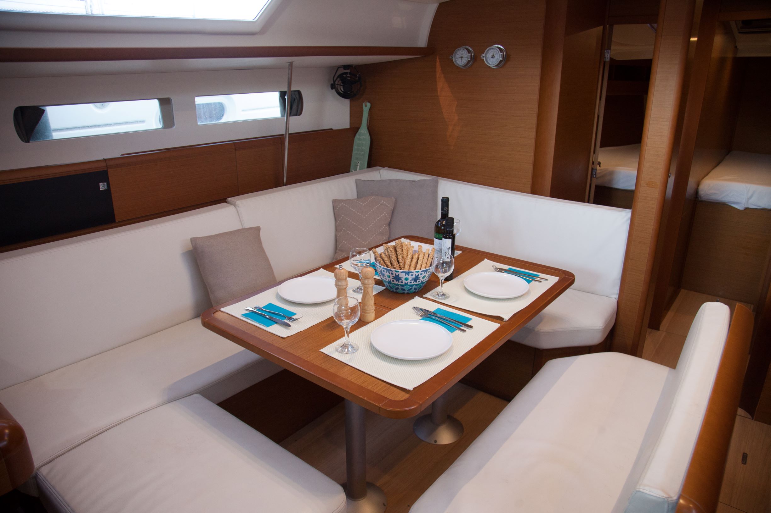 Horizontas Jeanneau Sun Odyssey 479 interior 1 small