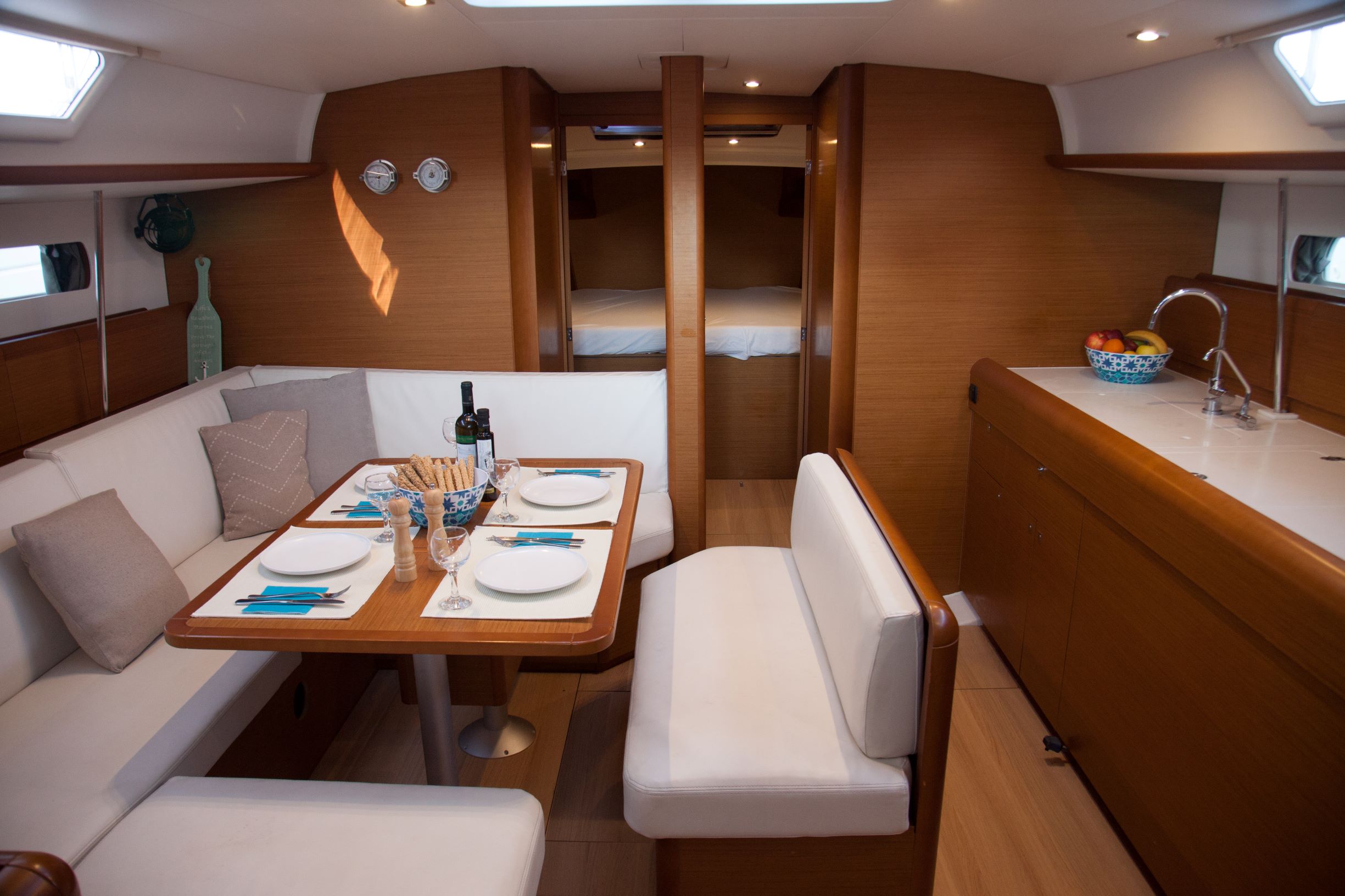 Horizontas Jeanneau Sun Odyssey 479 interior 3 small